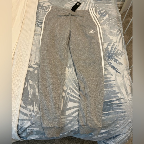 Adidas Jogger - Picture 2 of 4